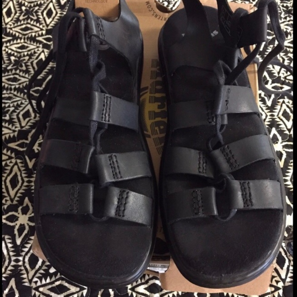 🚫🚫SOLD🚫🚫 Dr martens sandals